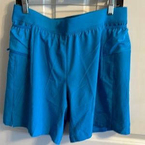Men’s Brooks Sherpa 7” 2-in-1 short. Electric blue. Size Medium